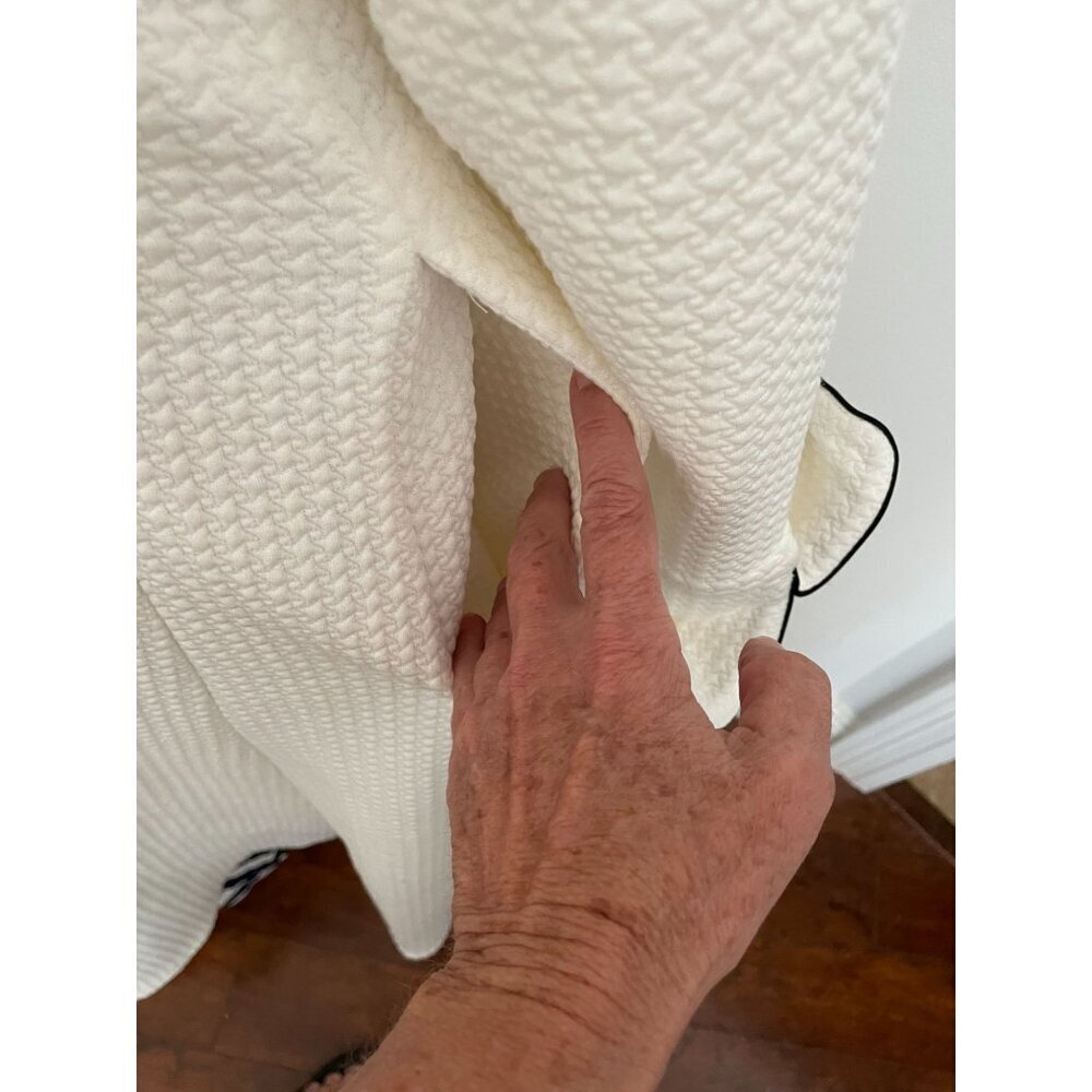 Vintage Design Today's Vogue White Double-Breasted Long Coat With Black Sculpted - Picture 9 of 12